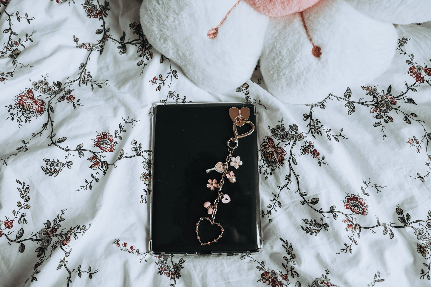 Romance Themed Kindle Chain (Heart)