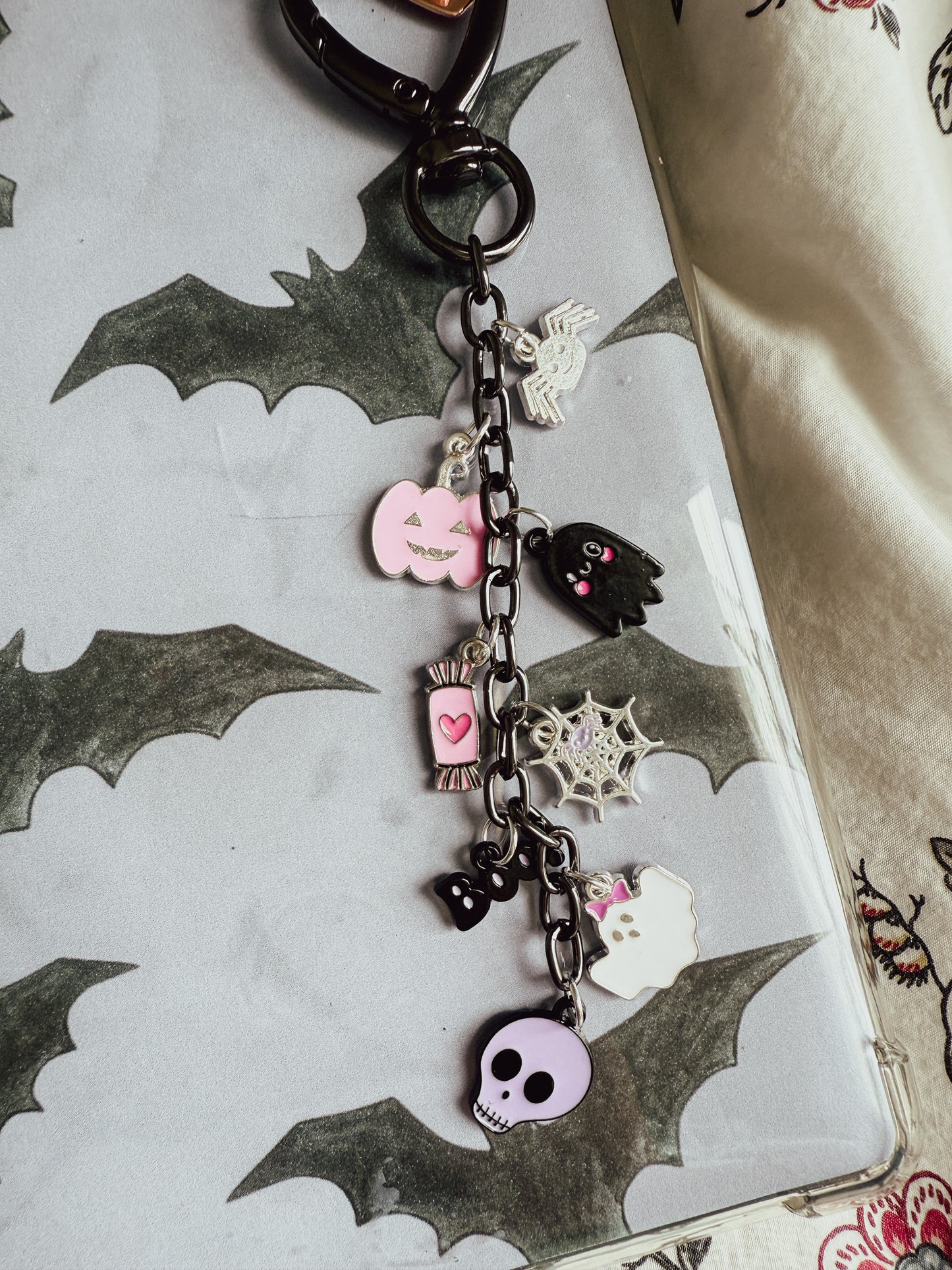 Halloween Themed Kindle Chain