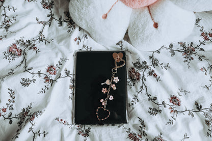 Romance Themed Kindle Chain (Heart)