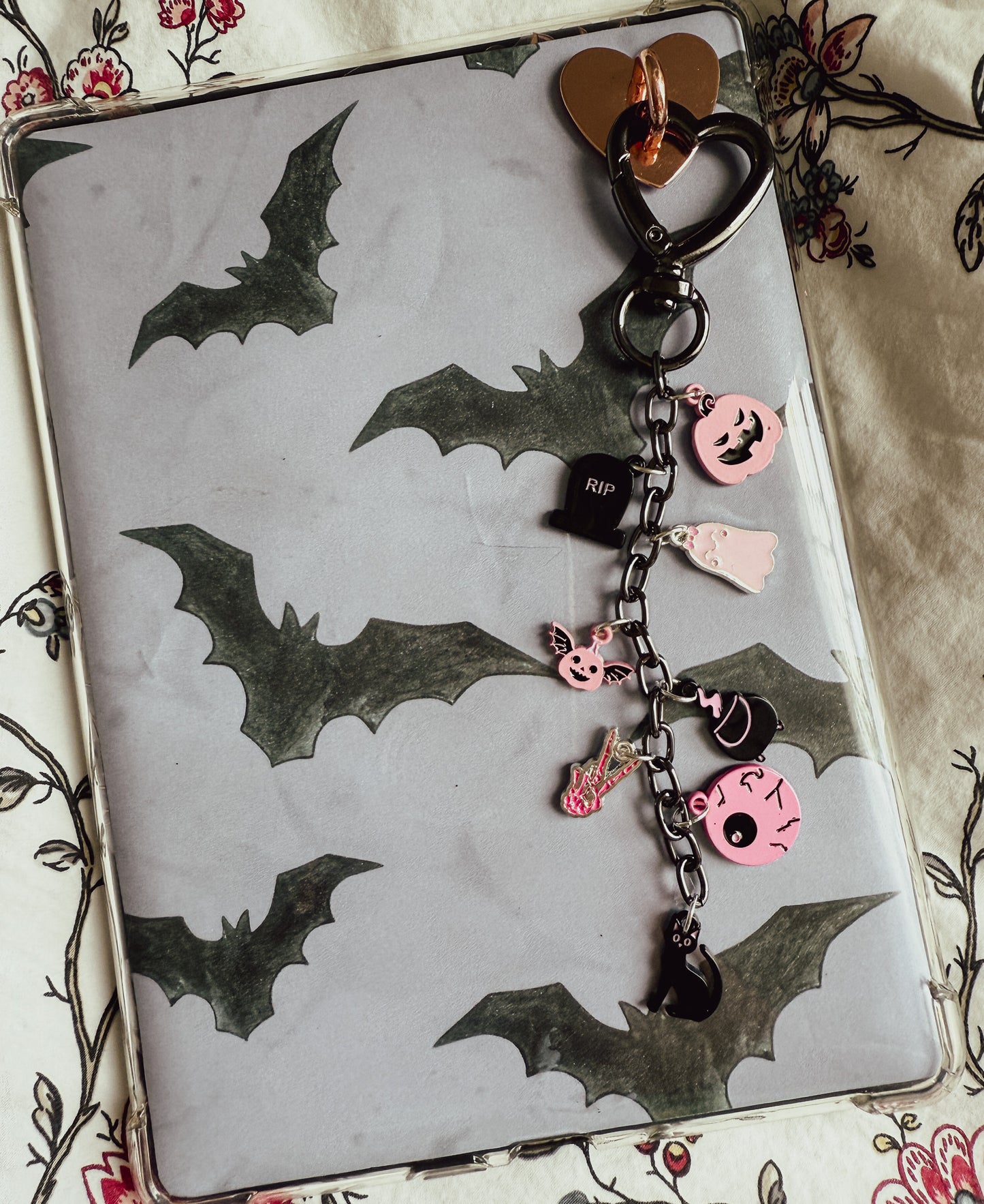 Halloween Themed Kindle Chain
