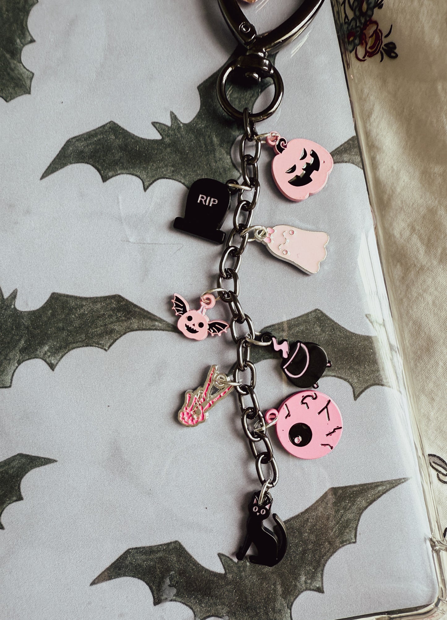 Halloween Themed Kindle Chain