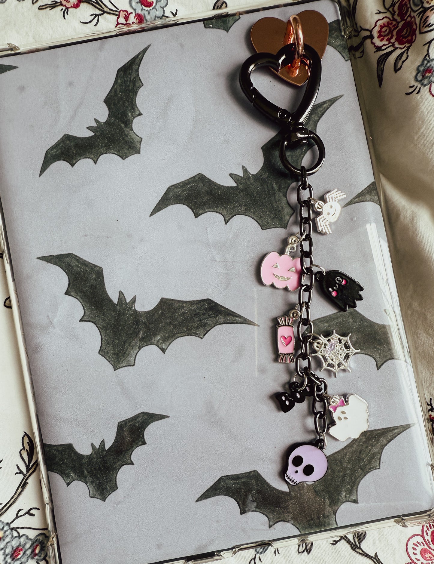 Halloween Themed Kindle Chain