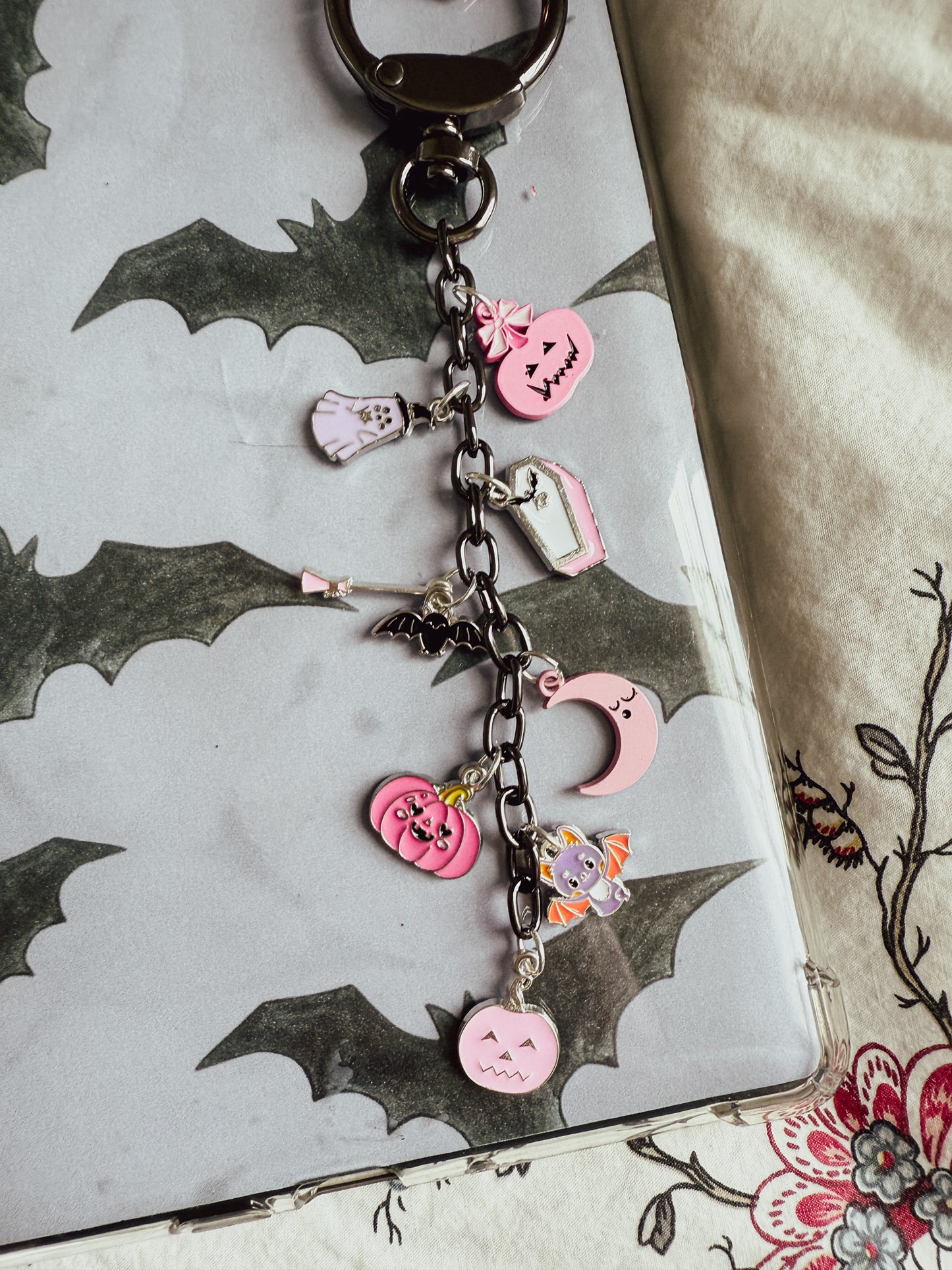 Halloween Themed Kindle Chain