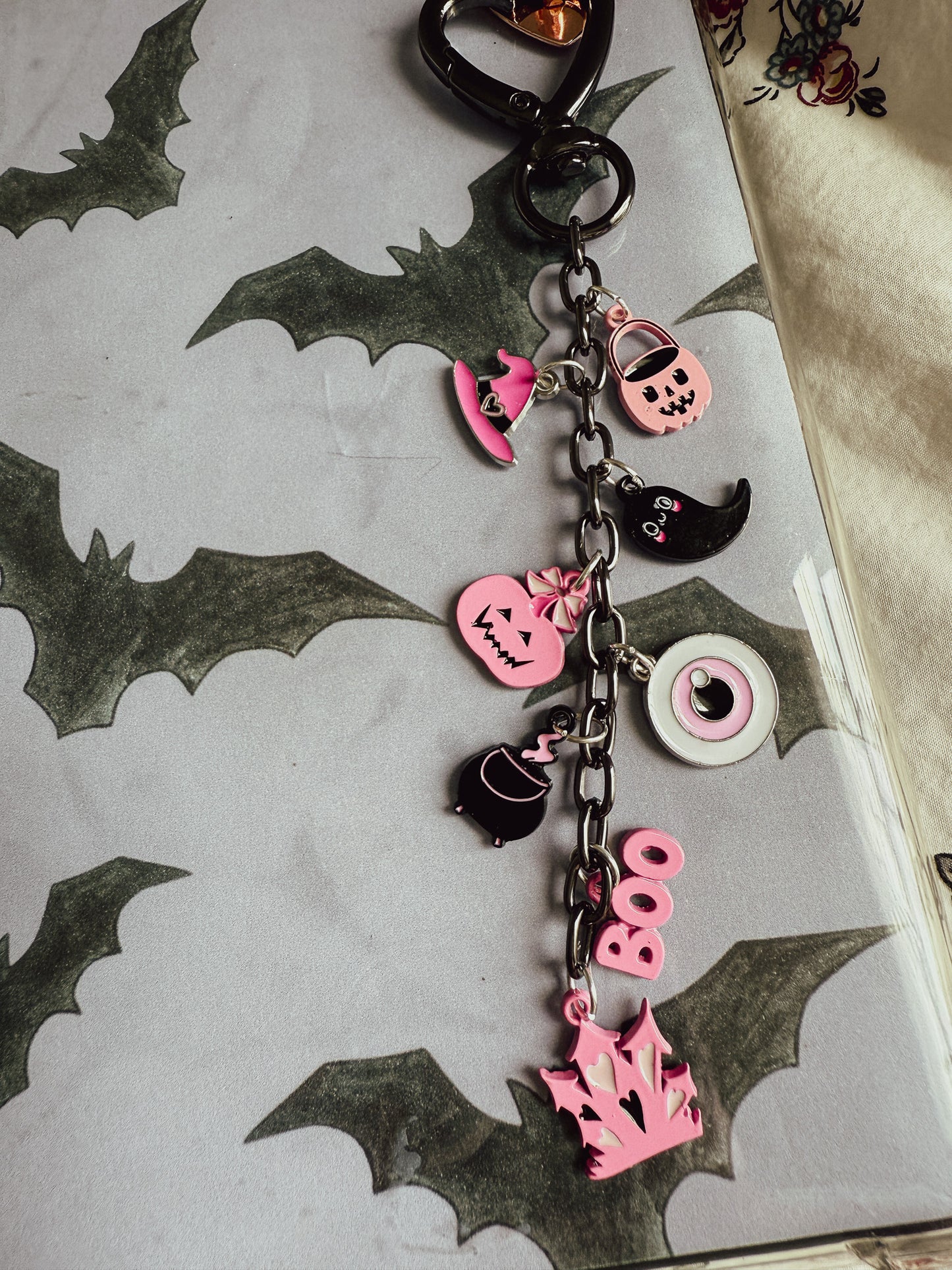 Halloween Themed Kindle Chain