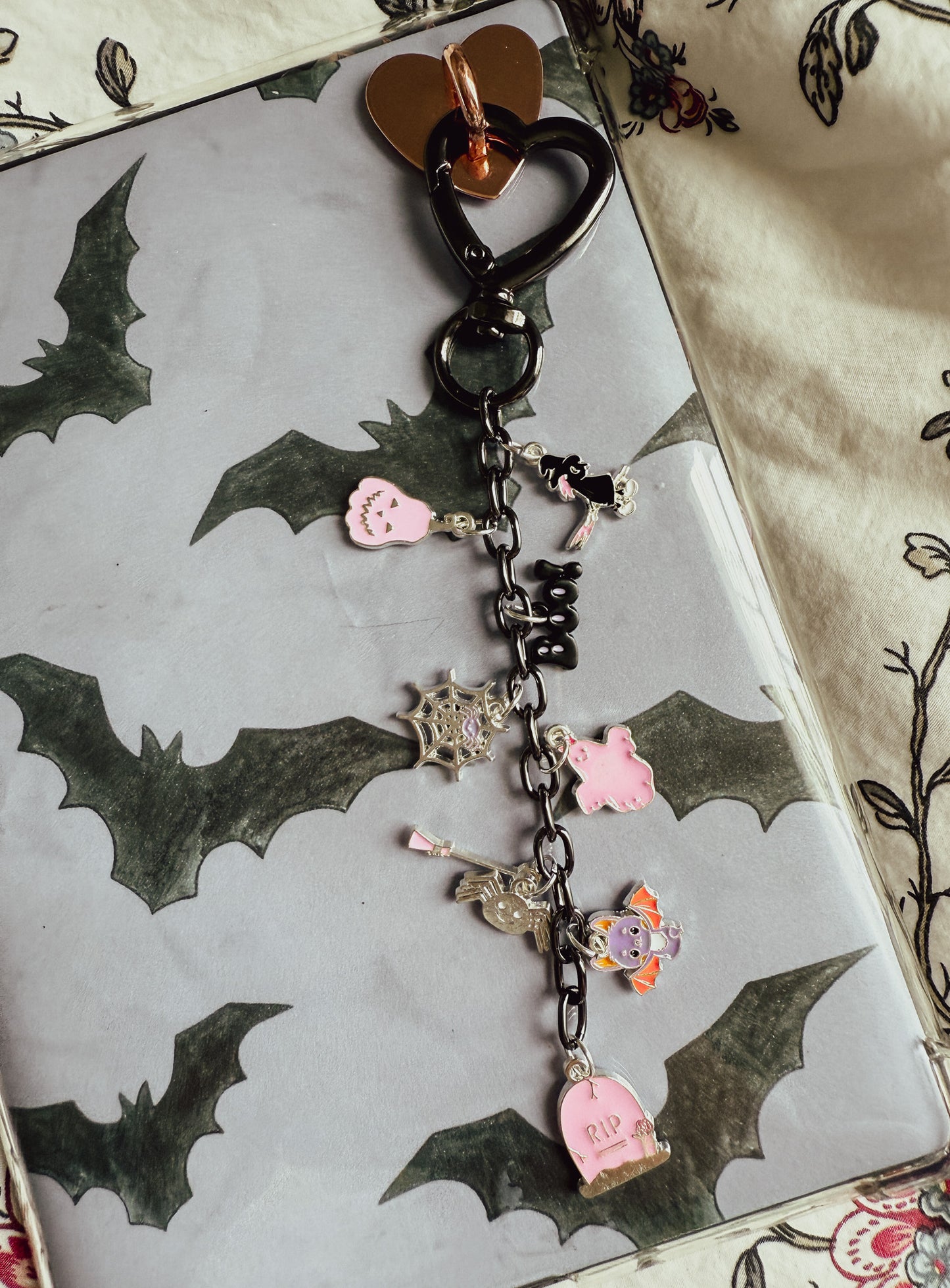 Halloween Themed Kindle Chain