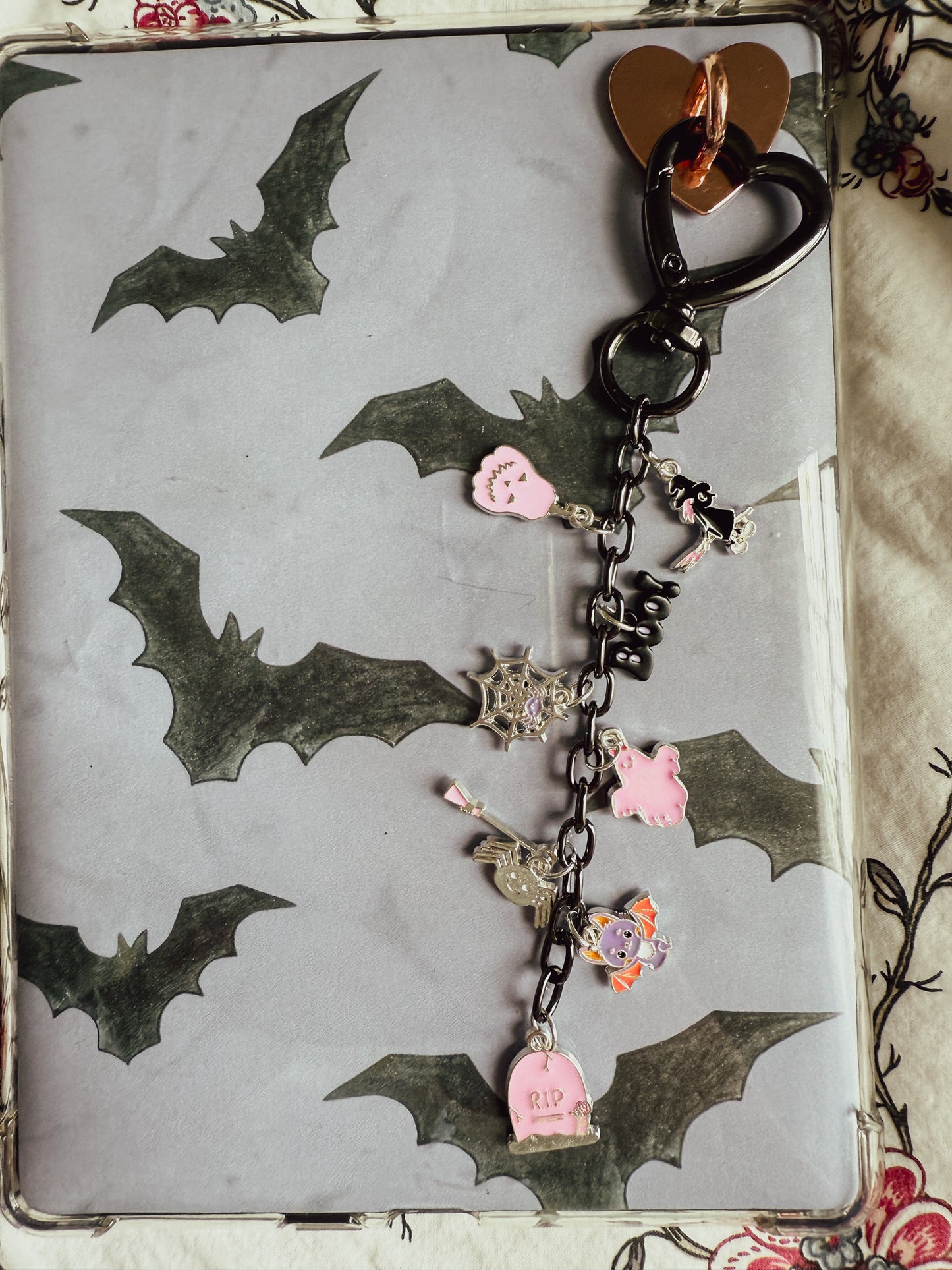 Halloween Themed Kindle Chain