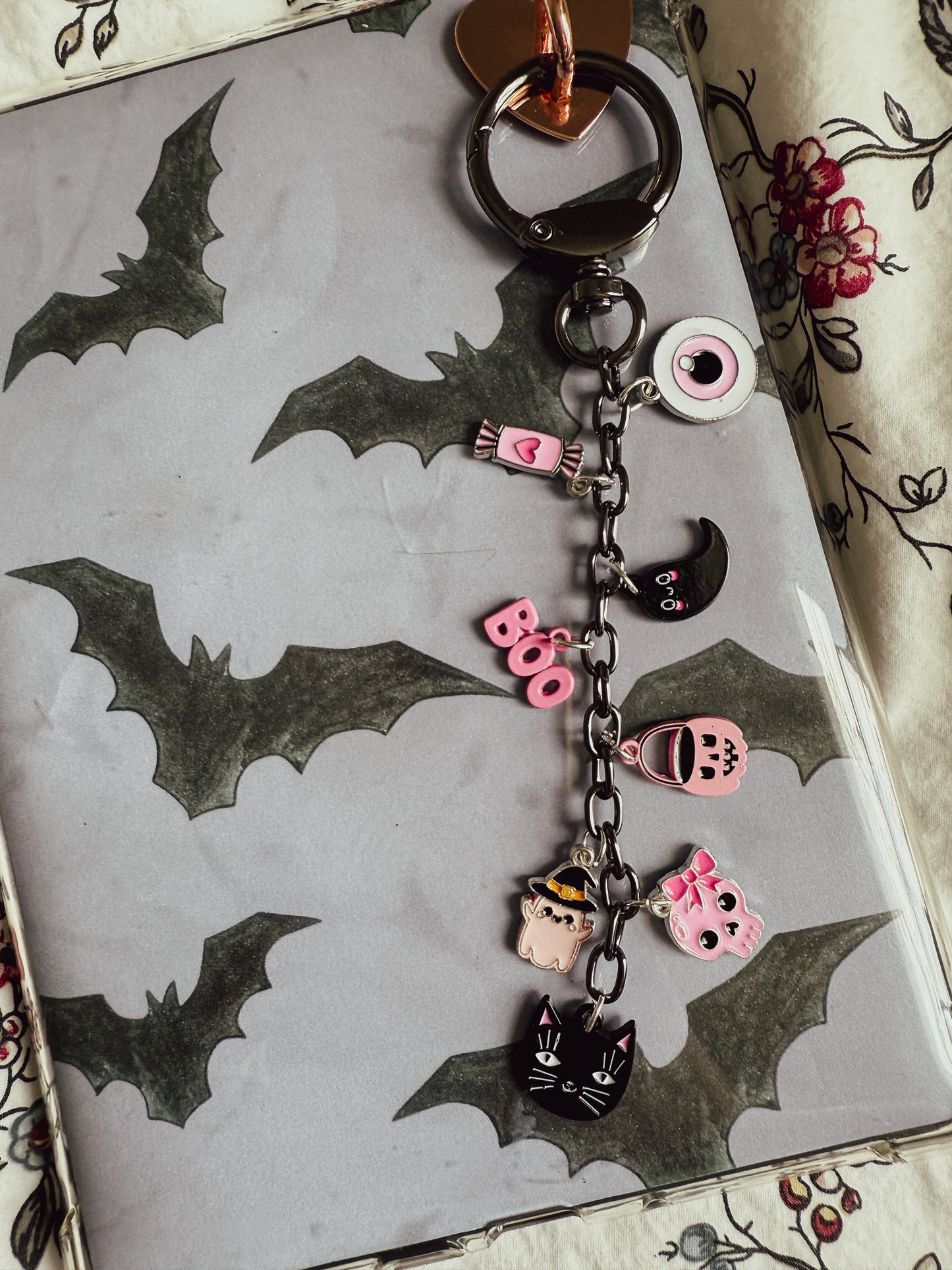 Halloween Themed Kindle Chain