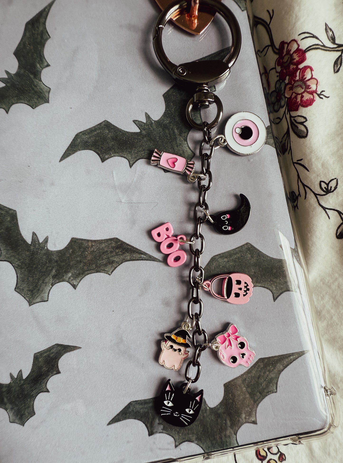 Halloween Themed Kindle Chain